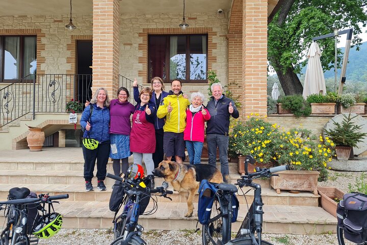 Spello E-bike og vin tur med naturskjønne vingård lunsj