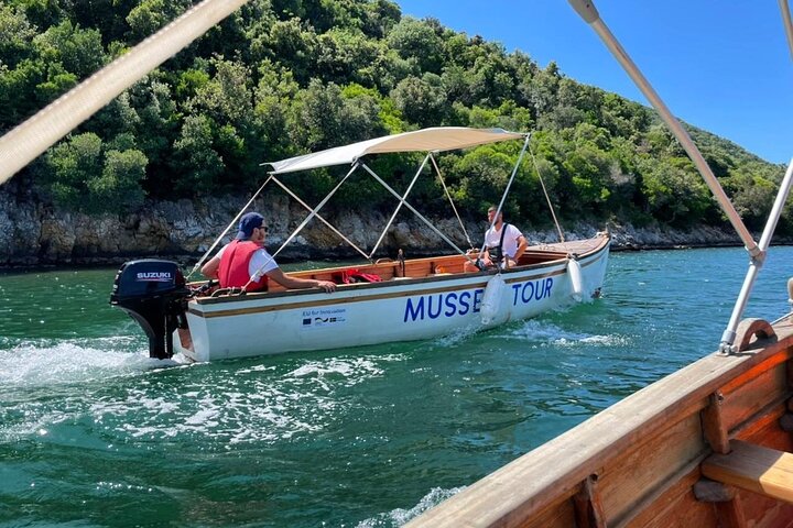Ksamil: Mussel seiltur med mat og drikke i Albania