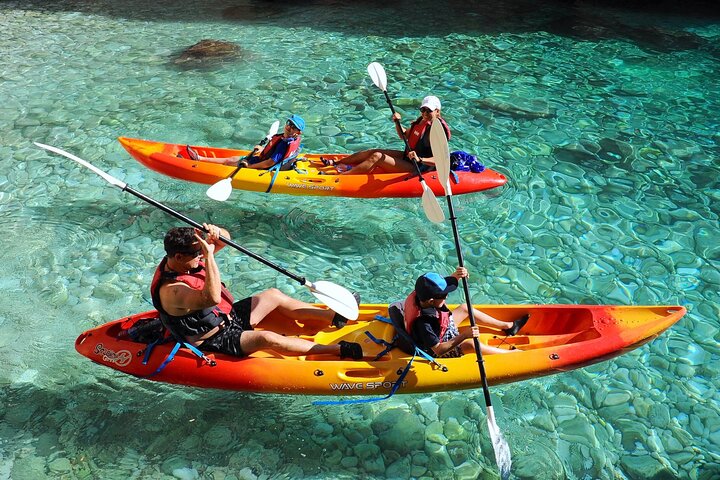 Cuevas inexploradas y paraíso para practicar snorkel: tour en kayak por Cala Granadella