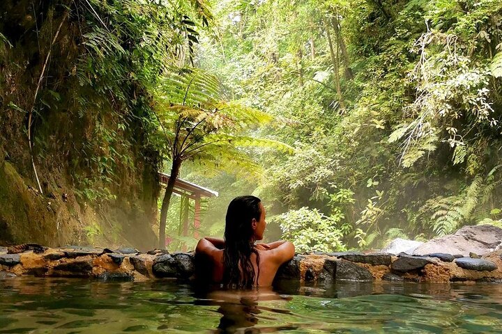 Esperienza di sorgenti termali naturali e visita un autentico mercato Maya