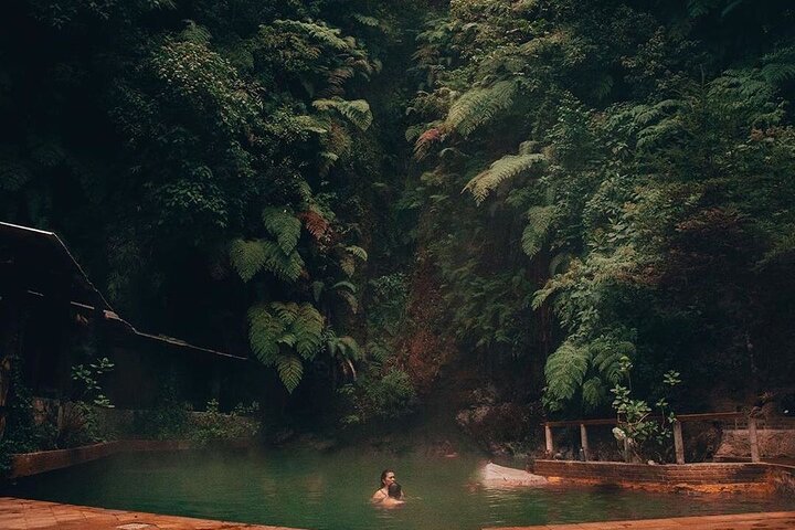 Esperienza di sorgenti termali naturali e visita un autentico mercato Maya