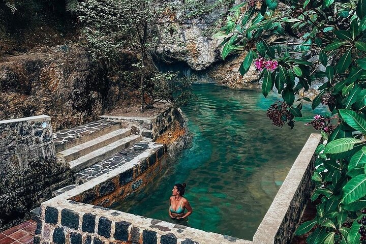 Esperienza di sorgenti termali naturali e visita un autentico mercato Maya