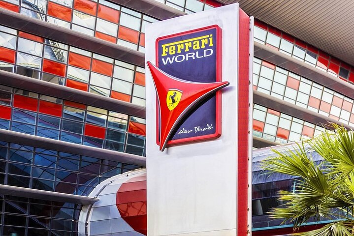 Lassen Sie die Ferrari World Abu Dhabi Tour aus