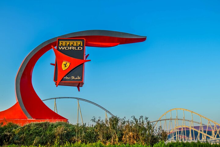 Lassen Sie die Ferrari World Abu Dhabi Tour aus