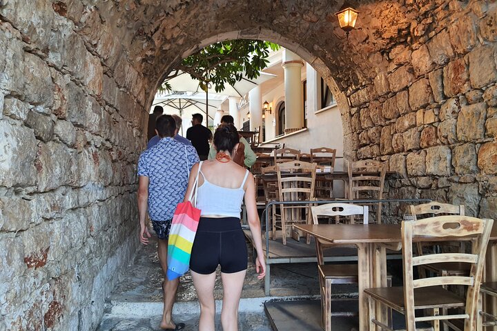 Full-Day Art and Food Private Guided Tour at Sperlonga and Gaeta