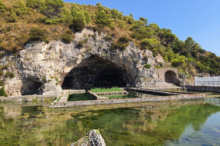 Full-Day Art and Food Private Guided Tour at Sperlonga and Gaeta