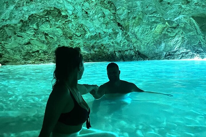 Activiteiten in de omgeving van Secret Blue Gem Cave & Grama Bay Boat Tours
