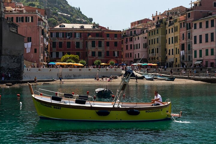 Afslappende bådtur med aperitif i Cinque Terre