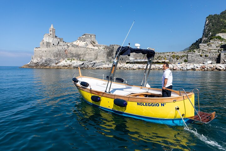Afslappende bådtur med aperitif i Cinque Terre