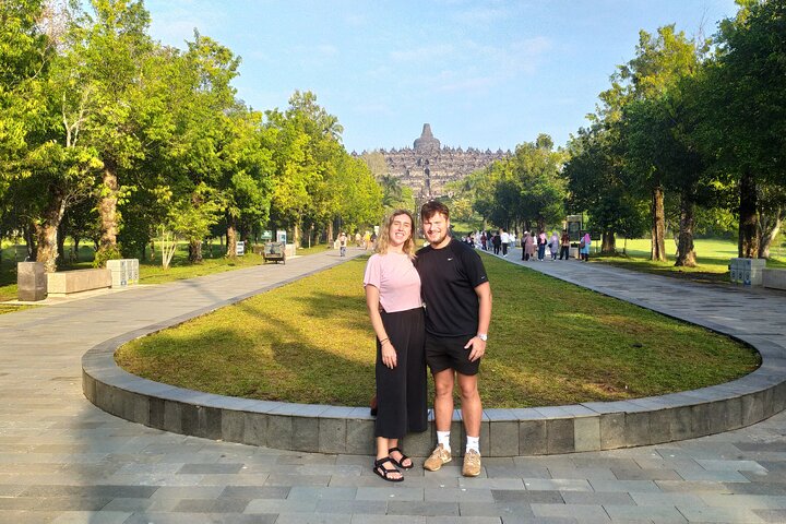 Subida a la cima del templo de Borobudur y templo de Prambanan: tour de 1 día