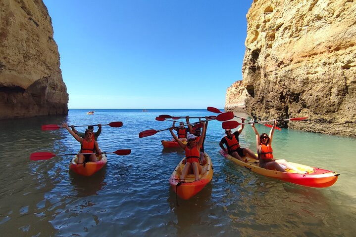 Benagil : grotte, spiagge e luoghi segreti Tour guidato in kayak