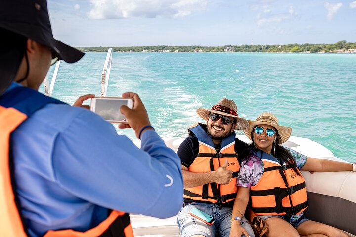 Tour por la La Laguna De siete colores en Bacalar