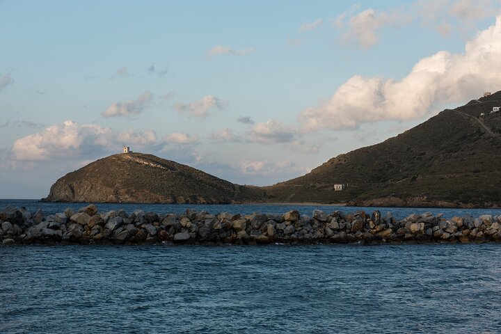Privater Transfer vom Hafen von Andros nach Andros-Stadt