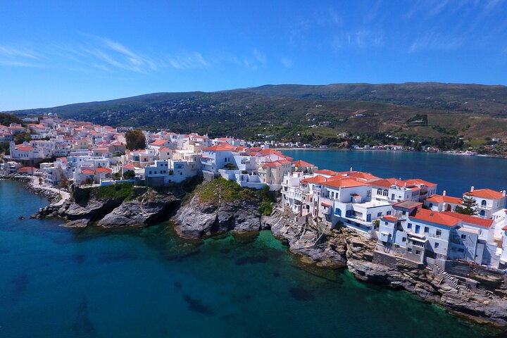 Privater Transfer vom Hafen von Andros nach Andros-Stadt