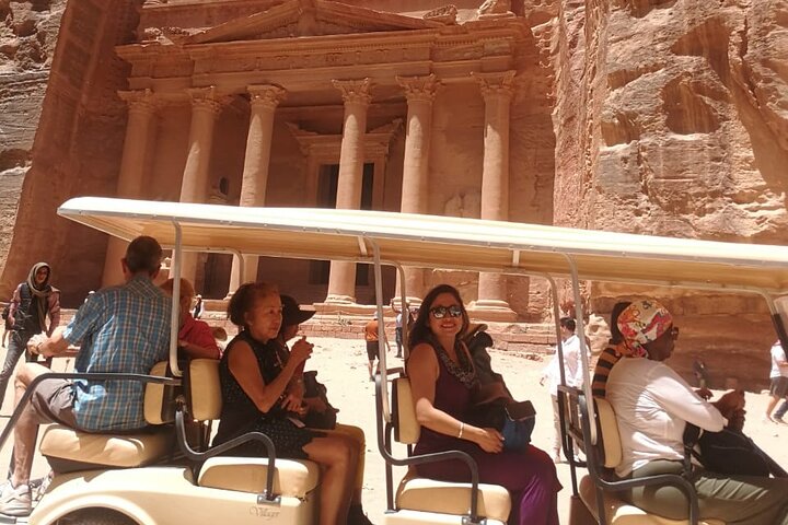 Petra met en évidence la visite guidée en panier avec prise en charge à l'hôtel