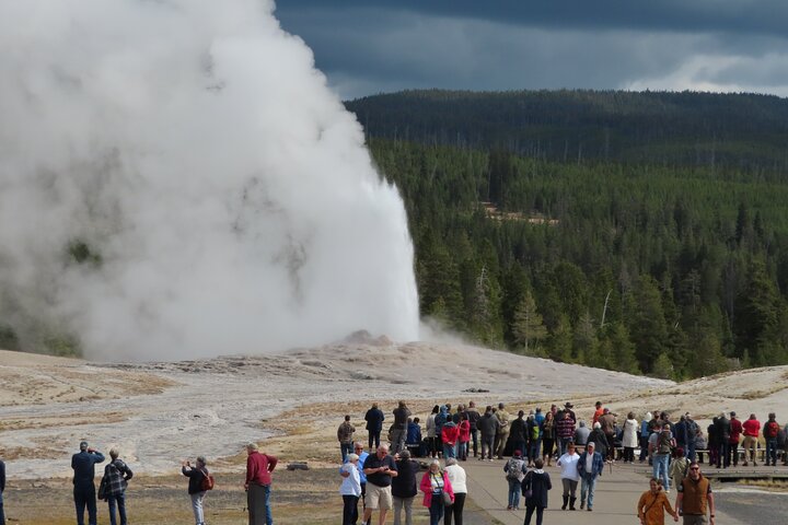 Lower Loop Van Tour från West Yellowstone: Grand Prismatic och Old Faithful