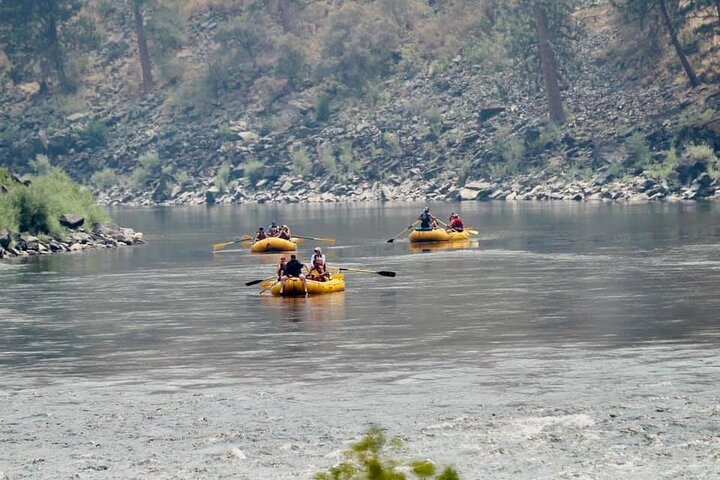 Ganztägige Wildwasser-Raftingtour auf dem Salmon River mit Mittagessen