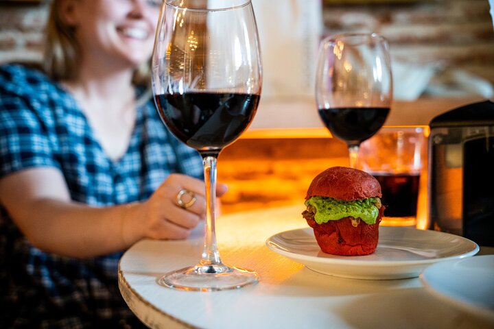 L'authentique Bilbao Pintxos, visite gastronomique et viticole avec un local