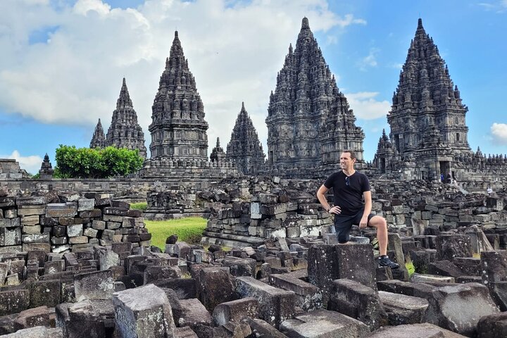 Subida a la cima del templo de Borobudur y templo de Prambanan: tour de 1 día