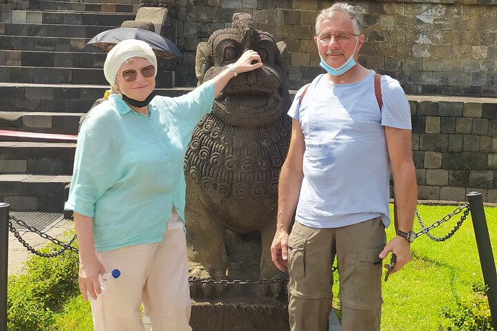 Subida a la cima del templo de Borobudur y templo de Prambanan: tour de 1 día