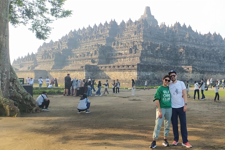 Subida a la cima del templo de Borobudur y templo de Prambanan: tour de 1 día