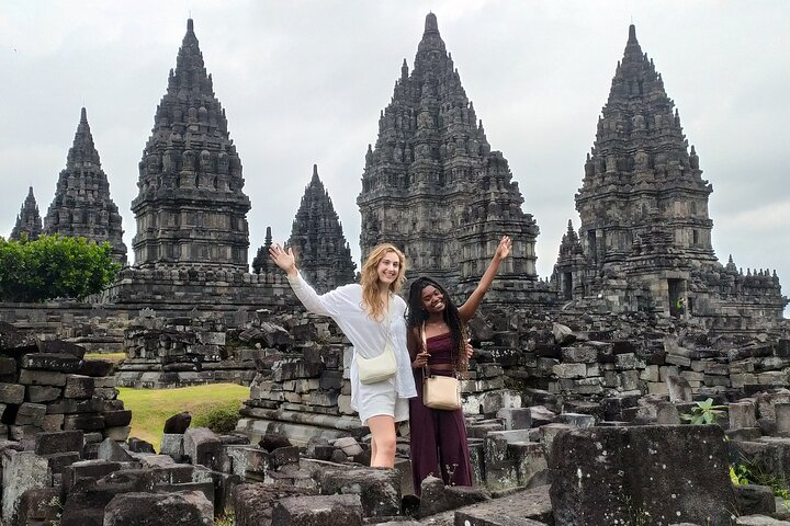 Subida a la cima del templo de Borobudur y templo de Prambanan: tour de 1 día