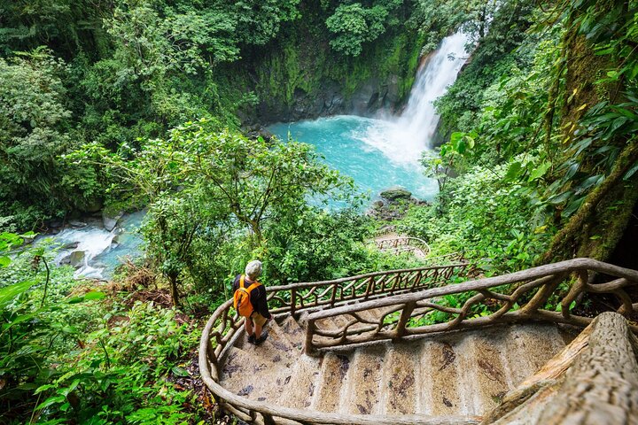 RIO CELESTE FLOD: Tubing+Regnskog+Djurliv+Vattenfall+Active Volcano (PRIVAT)