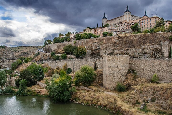 Descubra Toledo: Tour Privado saindo de Madri com Guia e Motorista