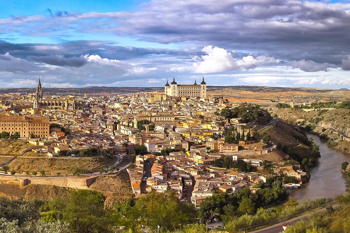 Descubra Toledo: Tour Privado saindo de Madri com Guia e Motorista