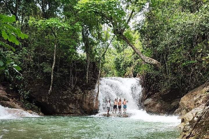 Visite des cascades magiques de Copalitilla au départ de Huatulco avec entrée incluse