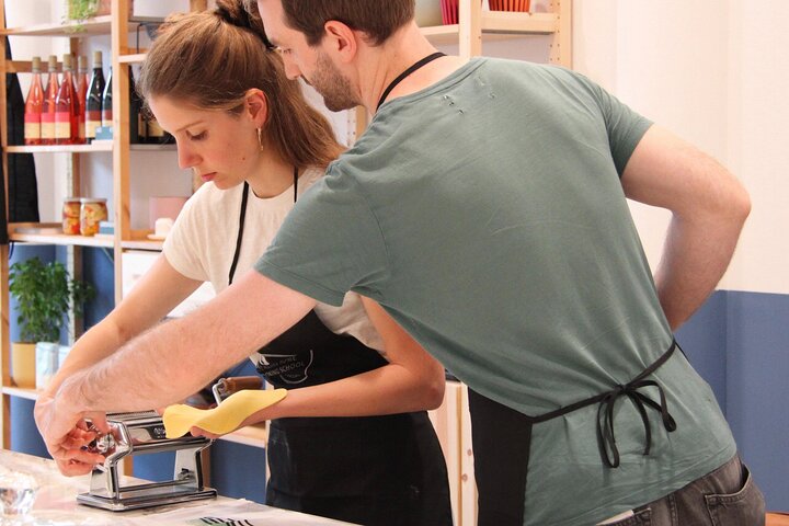 Kochkurs: Frische Pasta und Tiramisu mit Wein am Gardasee