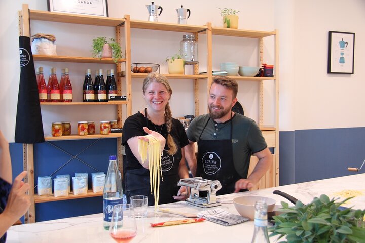 Kochkurs: Frische Pasta und Tiramisu mit Wein am Gardasee