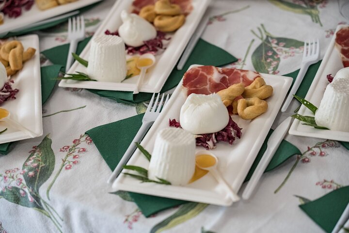 Tour Masseria Seppunisi - Experiencia de mozzarella y burrata