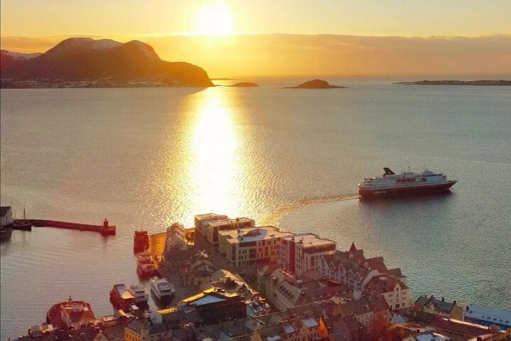 Ålesund Shore Excursion en 6 prachtige hoogtepunt haltes minibus