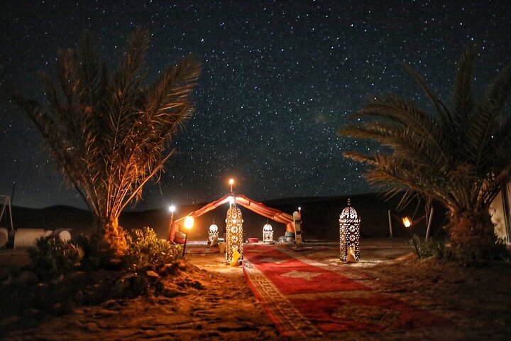 Resa från Erfoud till Merzougaöknen, middag, kamelritt, solnedgång