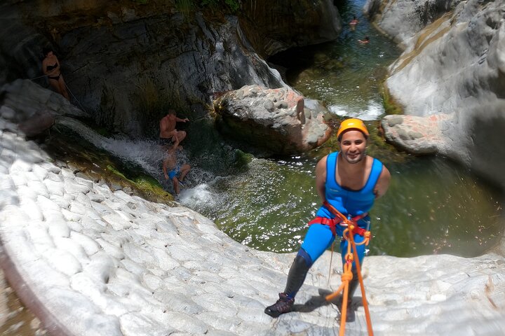 Von Estepona: Geführte Canyoning-Tour auf dem Fluss Guadalmina