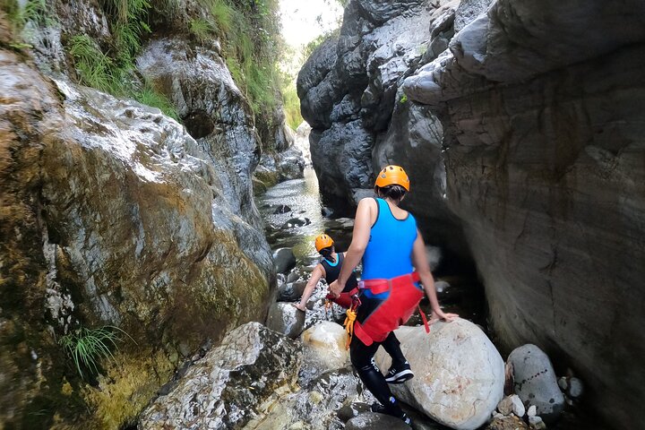 Von Estepona: Geführte Canyoning-Tour auf dem Fluss Guadalmina