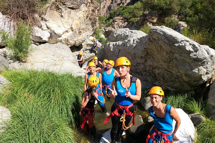 Von Estepona: Geführte Canyoning-Tour auf dem Fluss Guadalmina