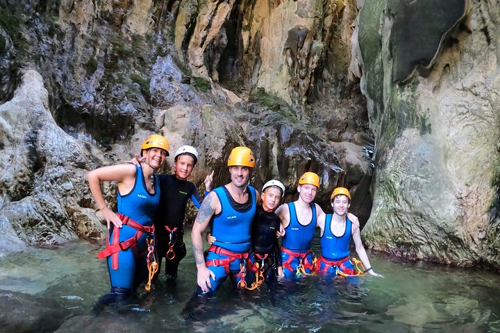 Von Estepona: Geführte Canyoning-Tour auf dem Fluss Guadalmina