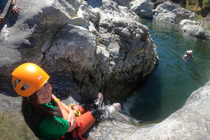 Von Estepona: Geführte Canyoning-Tour auf dem Fluss Guadalmina