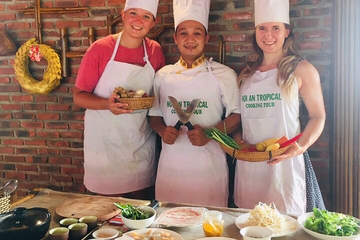 Kookcursus Hoi An: lokale markt, mandboot, vissen en koken