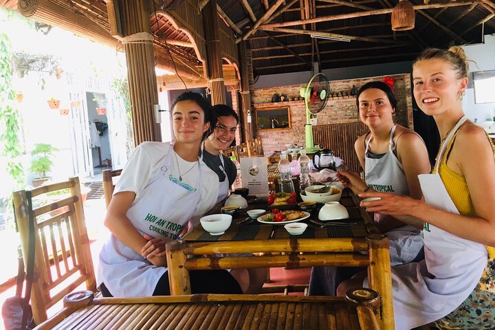 Kookcursus Hoi An: lokale markt, mandboot, vissen en koken