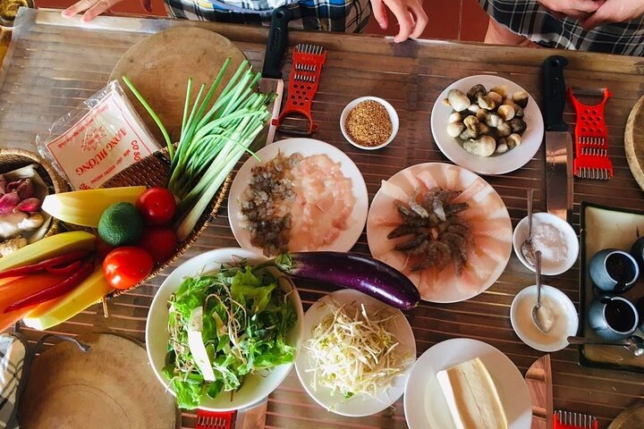 Kookcursus Hoi An: lokale markt, mandboot, vissen en koken
