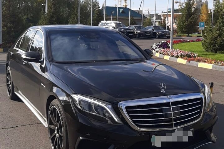 Privater Transfer vom Flughafen Nursultan Nasarbajew (NQZ) nach Astana