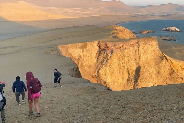4 timers GOLDEN SHADOWS TREK i Paracas National Reserve