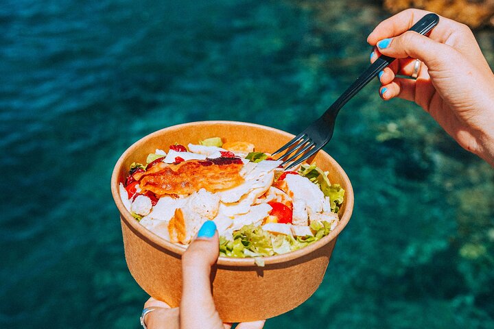 Heldags katamaranskryssning till Hvar och Pakleniöarna med mat och gratis drycker