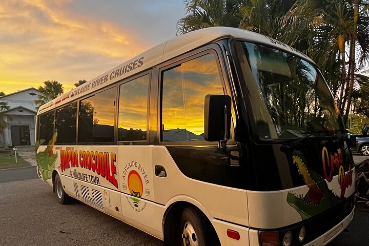 O Croc Bus para o famoso Jumping Crocodile Cruise