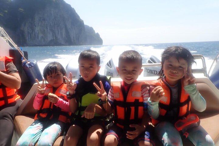 Tour di un giorno in motoscafo delle Isole Phi Phi da Phuket + pranzo a buffet