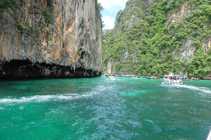 Tour di un giorno in motoscafo delle Isole Phi Phi da Phuket + pranzo a buffet