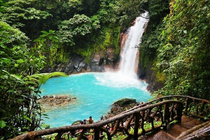 RIO CELESTE FLOD: Tubing+Regnskog+Djurliv+Vattenfall+Active Volcano (PRIVAT)
